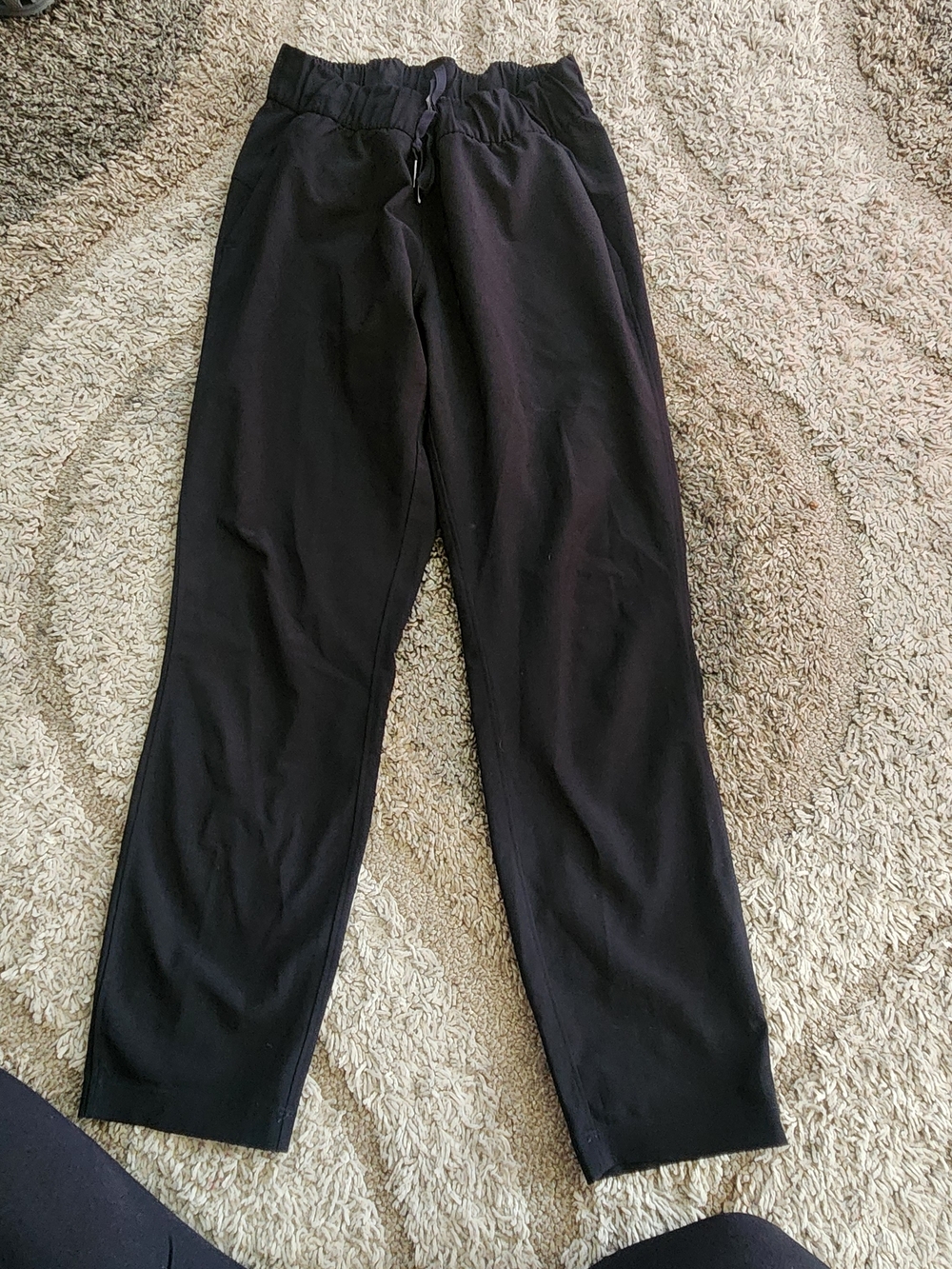 Lululemon On the Fly 7/8 pants  Size4 Luxtreme fabric Travel/Casual/Light/Flowy